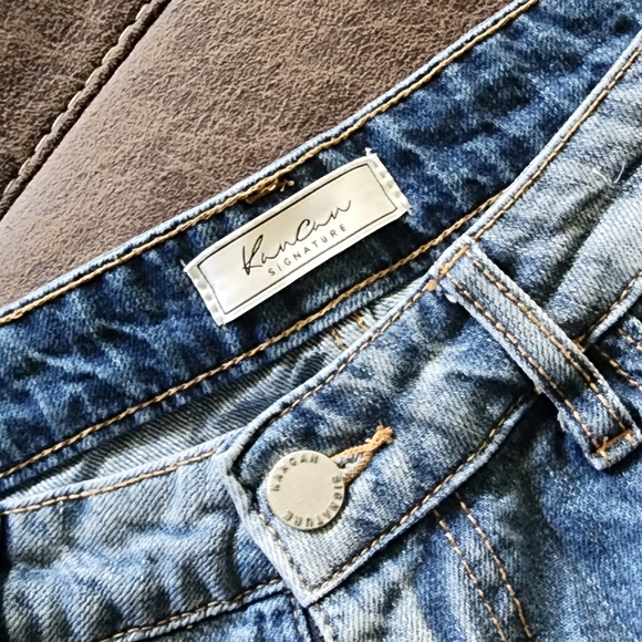 KanCan Signature High Rise Short - Picture 5 of 6